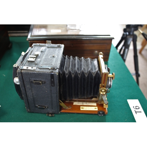 1548 - SANDERSON PLATE CAMERA a small mahogany and leather clad plate camera, with a Voigtlander Kollinear ... 