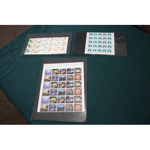 1313 - STAMP SETS & BOOKLETS a mixed lot including a Royal Mail Prestige Stamp Album with stamp booklets (T... 