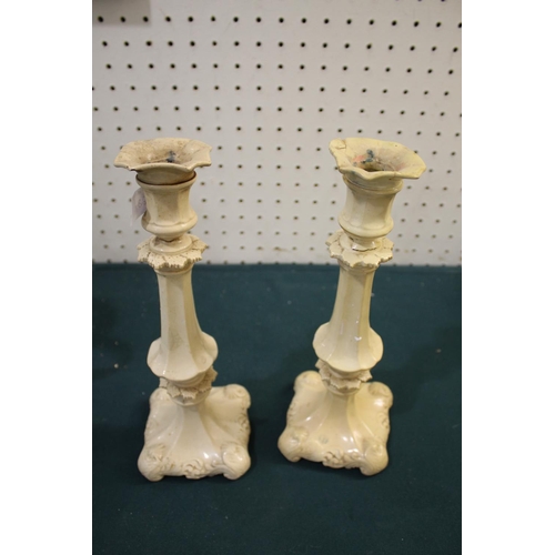 1368A - WHIELDON STYLE CREAMWARE BUTTER BOAT late 18th century, with brown sponged decoration, length 12cm; ... 