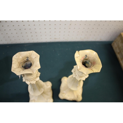 1368A - WHIELDON STYLE CREAMWARE BUTTER BOAT late 18th century, with brown sponged decoration, length 12cm; ... 