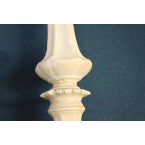 1368A - WHIELDON STYLE CREAMWARE BUTTER BOAT late 18th century, with brown sponged decoration, length 12cm; ... 