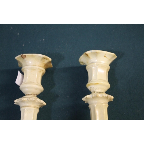 1368A - WHIELDON STYLE CREAMWARE BUTTER BOAT late 18th century, with brown sponged decoration, length 12cm; ... 