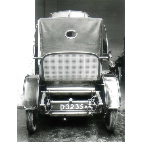 748 - Mercedes & Mercedes-Benz 1901 - 1939.  Four folders with a wealth of photographs in good condition. ... 