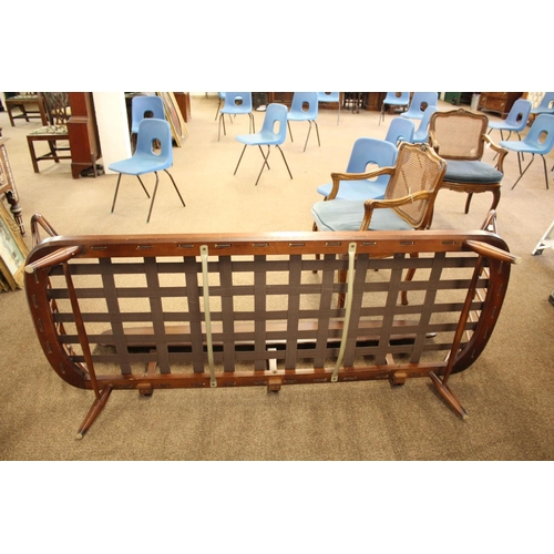 1005 - ERCOL VINTAGE STUDIO COUCH/DAY BED Model No 355 and designed by Lucian Ercolani for Ercol, the dark ... 