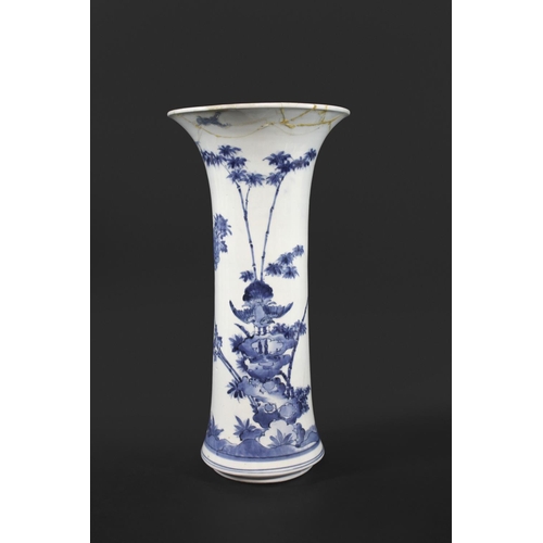 1258 - LARGE EARLY JAPANESE PORCELAIN VASE a large Japanese Arita Edo period late 17thc vase, of trumpet fo... 