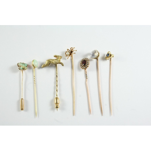 679 - TWENTY SIX ASSORTED STICK PINS a garnet and seed pearl cluster stick pin, a gold stick pin mounted w... 