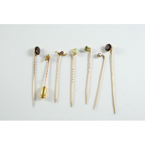 679 - TWENTY SIX ASSORTED STICK PINS a garnet and seed pearl cluster stick pin, a gold stick pin mounted w... 