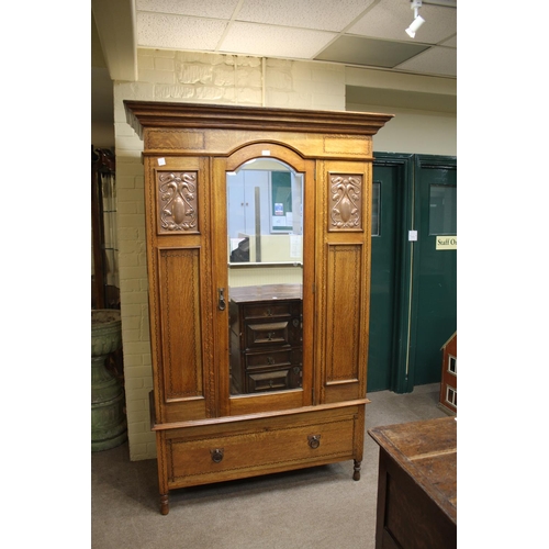 1027 - ARTS & CRAFTS WARDROBE & DRESSING TABLE in the manner of Shapland & Petter, both items made in oak w... 