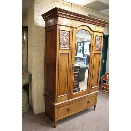 1027 - ARTS & CRAFTS WARDROBE & DRESSING TABLE in the manner of Shapland & Petter, both items made in oak w... 