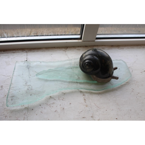 1032 - CONTEMPORARY MARBLE & GLASS SCULPTURE - SNAILS an interesting group of three marble snails, each mou... 