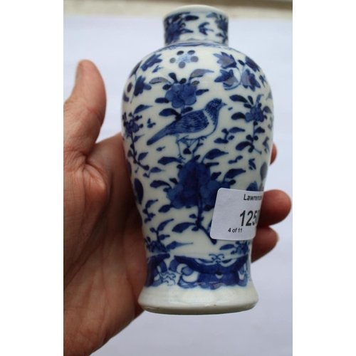 1250 - CHINESE VASES a variety of 19thc and 20thc Chinese blue and white vases and lidded jars, including a... 