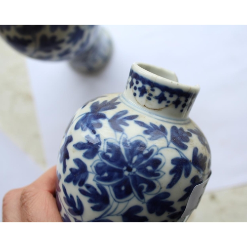 1250 - CHINESE VASES a variety of 19thc and 20thc Chinese blue and white vases and lidded jars, including a... 