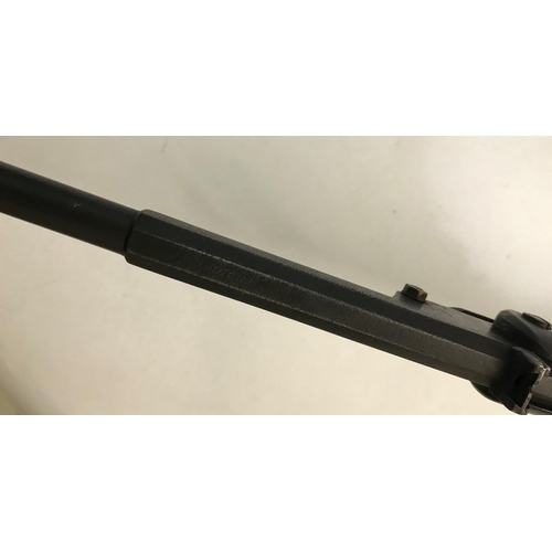 374 - AN UNUSUAL 'ORIGINAL V' AIR RIFLE. An Air Rifle with a 56cm barrel marked 'Original V', the barrel a... 