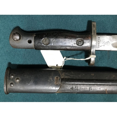 437 - A BRITISH 1907 PATTERN BAYONET AND SCABBARD BY WILKINSON. A 1907 Pattern bayonet with a 43.5cm fulle... 