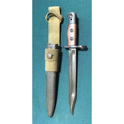 441 - A BRITISH No 5 MK 1 BAYONET AND SCABBARD. A British No 5 Mk 1 bayonet with a 20cm pointed fullered b... 