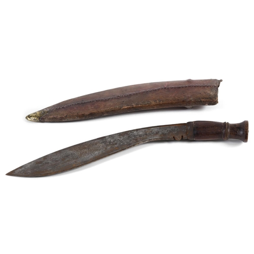 473 - A FIRST WORLD WAR KUKRI AND SCABBARD. A Kukri with a 34cm heavy single edged blade stamped 1915 and ... 