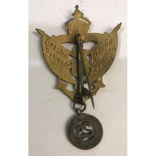 660 - TWO FIRST WORLD WAR VETERANS BADGES. A First World War Veterans badge with an eagle with wings outst... 