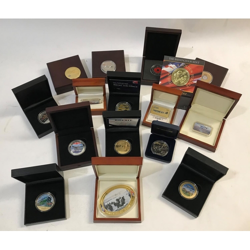 677 - A COLLECTION OF AVIATION RELATED SOUVENIR COINS AND SIMILAR. A collection of gilt and pictorial coin... 