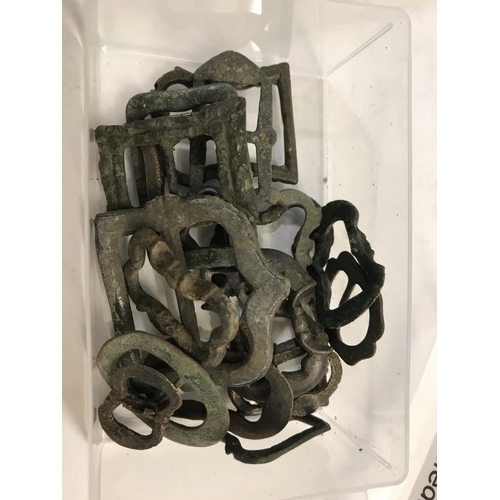 915 - A COLLECTION OF METAL DETECTING FINDS, ROMAN AND LATER. A collection of metal detecting finds, Roman... 