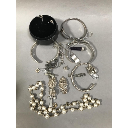 69 - Mixed Lot of Silver Jewellery to include Bracelets, Filigree Earrings, Pendants and Other Jewellery,... 