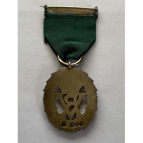 1056 - A VICTORIAN VOLUNTEER OFFICER'S DECORATION. With VR monogram for United Kingdom recipients, on a gre... 