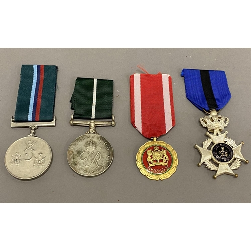 1086 - A COLLECTION OF FOUR SECOND WORLD WAR AND LATER AWARDS. A 1947 George VI Pakistan Independence Medal... 