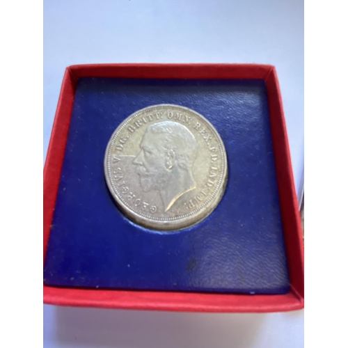 1119 - A GEORGE V PRESENTATION CROWN IN BOX. A 1935 Crown, presentation issue in red cardboard Royal Mint c... 