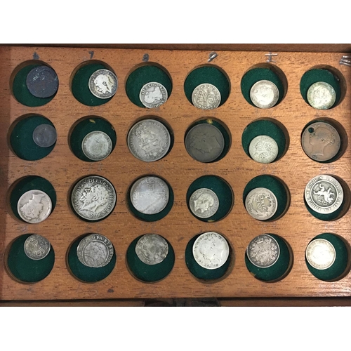 1157 - A VICTORIAN MAHOGANY COIN BOX AND A QUANTITY OF COINS. A mahogany box by T. Cooke and son with brass... 