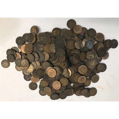 1160 - A COLLECTION OF FARTHINGS. A collection of Farthings, Victoria and Later, 353 coins.