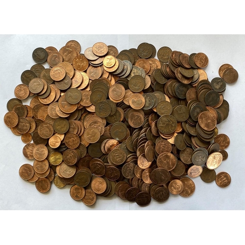 1182 - A LARGE COLLECTION OF PENNIES AND OTHER DENOMINATIONS. A collection of Victorian Pennies, Half Penni... 