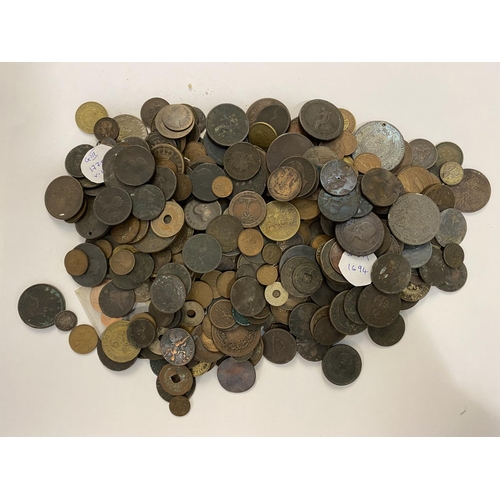 1183 - A COLLECTION OF UK AND WORLD COINS. A collection of 18th century and similar copper to include penni... 