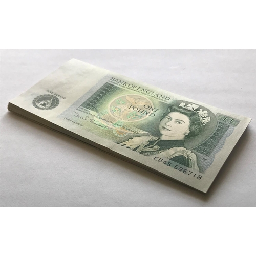 1211 - SERIES 'D' PICTORIAL ONE POUND NOTES. Two consecutive runs of D.H.F. Somerset signed series 'D' pict... 