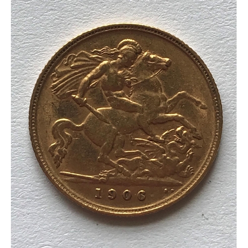 1238 - AN EDWARD VII HALF SOVEREIGN. An Edward VII half sovereign, bare head r, dated 1906.