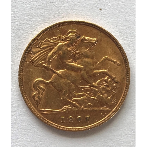 1240 - AN EDWARD VII HALF SOVEREIGN. An Edward VII half sovereign, bare head r, dated 1907.