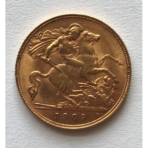 1246 - AN EDWARD VII HALF SOVEREIGN. An Edward VII half sovereign, bare head r, dated 1909.