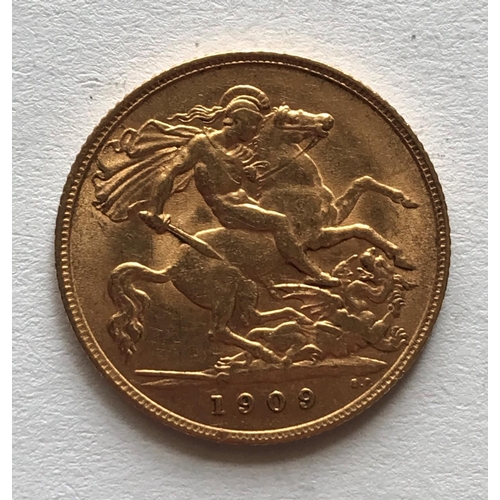 1247 - AN EDWARD VII HALF SOVEREIGN. An Edward VII half sovereign, bare head r, dated 1909.