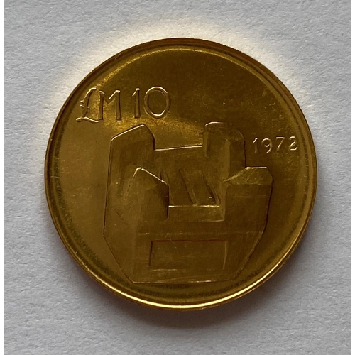 1252 - A MALTESE £10 GOLD COIN. A Maltese £10 gold coin with a charcoal stove to the reverse, 21mm, c6g.... 