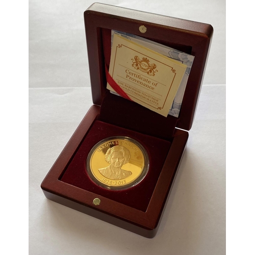 1261 - A BARONESS THATCHER 1 OZ GOLD COMMEMORATIVE COIN. A 22ct 1oz gold commemorative coin, proof containe... 