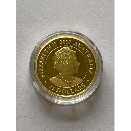 1266 - AN AUSTRALIAN 25 DOLLAR GOLD COIN. Obverse profile portrait of Elizabeth II, r, dated 2019, the reve... 