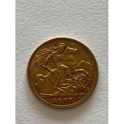 1299 - A HALF SOVEREIGN. An Edward VII Half Sovereign dated 1907.