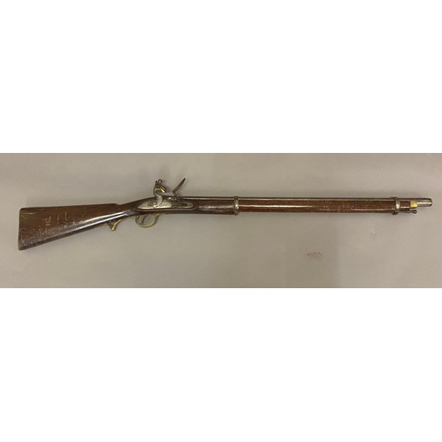 511 - A 19TH CENTURY FLINTLOCK LONG GUN. With a 75cm octagonal barrel, with unmarked flintlock mechanism, ... 