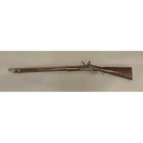 511 - A 19TH CENTURY FLINTLOCK LONG GUN. With a 75cm octagonal barrel, with unmarked flintlock mechanism, ... 