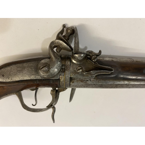 517 - AN UNUSUAL WENDER 90 BORE FLINTLOCK PISTOL. With two 13cm circular tapering barrels with enclosed pa... 