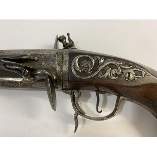 517 - AN UNUSUAL WENDER 90 BORE FLINTLOCK PISTOL. With two 13cm circular tapering barrels with enclosed pa... 