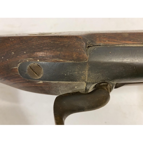 524 - A VICTORIAN PERCUSSION CARBINE. With a 61cm barrel with ram rod below, percussion firing mechanism, ... 