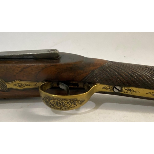 532 - A REPRODUCTION BLUNDERBUSS TYPE GUN. A reproduction Blunderbuss type muzzle loading gun with a 39 cm... 