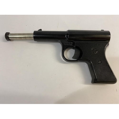 560 - AN HS MODEL 9 177 AIR PISTOL IN ORIGINAL BOX. With a compressing barrel, marked to the side 'Made in... 