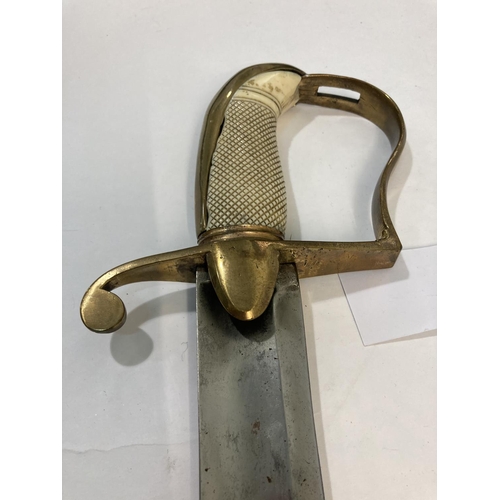 586 - A 1796 PATTERN CAVALRY OFFICERS SWORD AND SCABBARD. With an 83cm curved and fullered blade, with a f... 