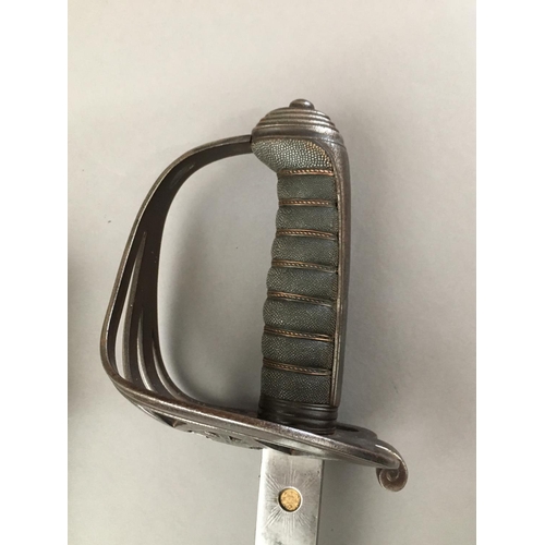 624 - AN 1827 PATTERN RIFLE OFFICERS SWORD AND SCABBARD. With an 82cm slightly curved fullered blade with ... 