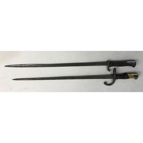 637 - A GERMAN FIRST WORLD WAR M1898 LONG BAYONET AND ANOTHER. An M1898 bayonet with a 52cm fuller and pip... 